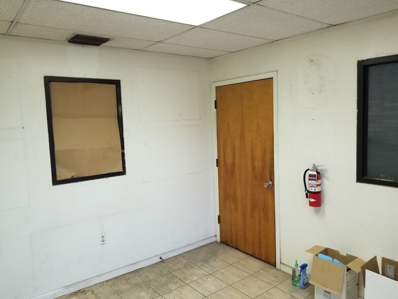 More Photos Of 3667-3691 46th Ave N, Saint Petersburg Manufacturing For Lease