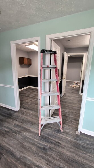 More Photos Of 204 Park St, Falmouth Office For Lease
