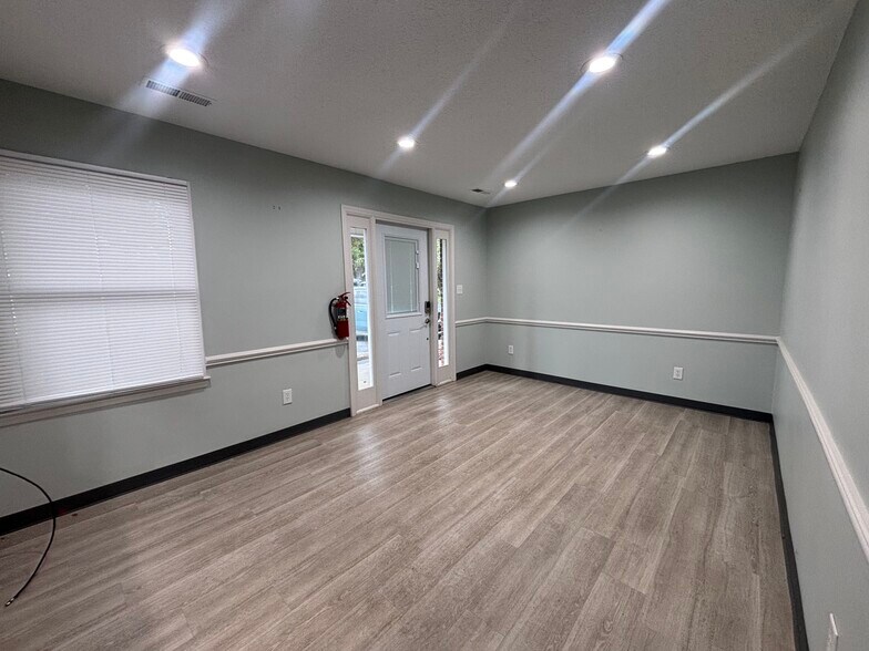 More Photos Of 4712 Country Club Rd, Winston-Salem Medical For Sale