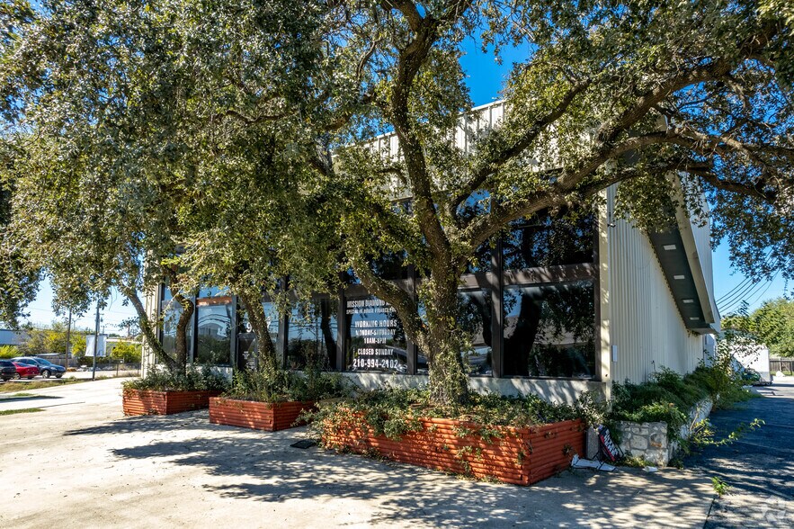 More Photos Of 9907 San Pedro Ave, San Antonio Auto Dealership For Sale