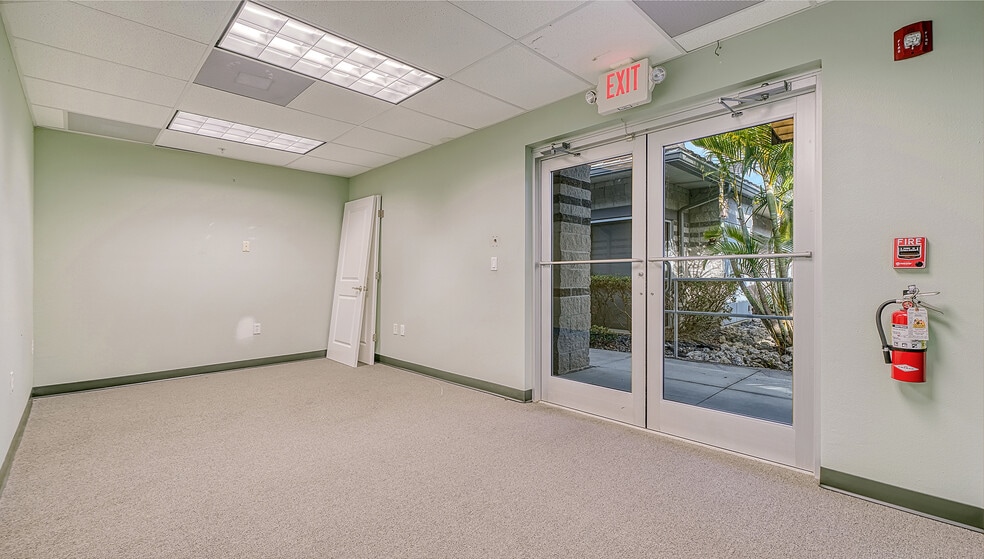 More Photos Of 7316-7320 Delainey Ct E, Sarasota Office Residential For Sale