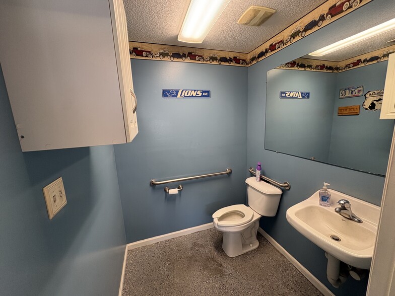 More Photos Of 2680 US Highway 80, Bloomingdale General Retail For Sale