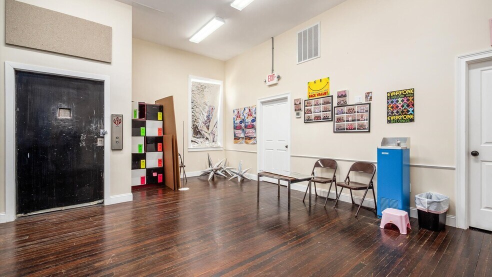 More Photos Of 927 Wheeling Ave, Cambridge Medical For Sale