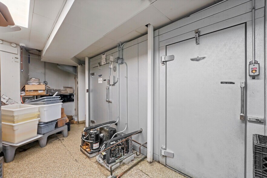 More Photos Of 4363 N Lincoln Ave, Chicago Storefront Retail Residential For Sale