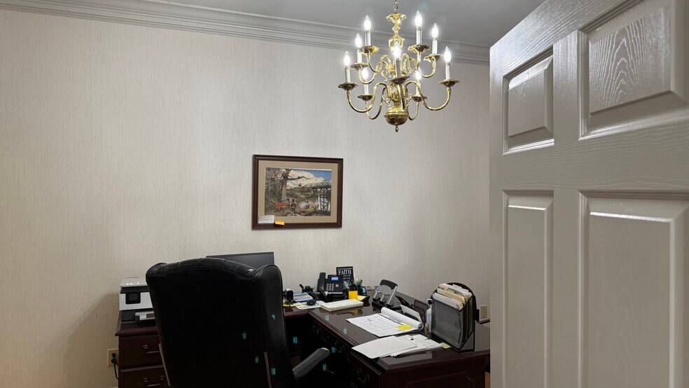 More Photos Of 191 Washington St, Barnwell Office For Sale