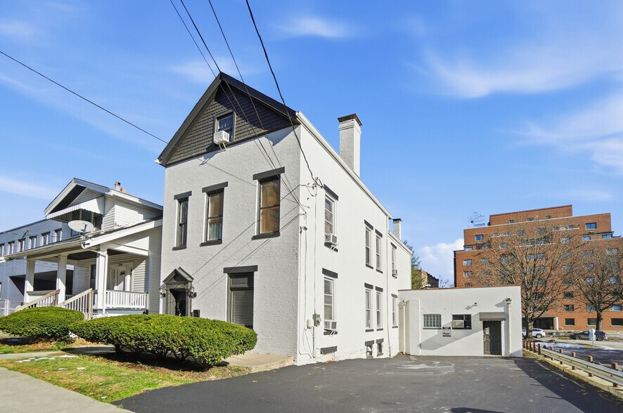 More Photos Of 2337 Victory Pky, Cincinnati Office Residential For Sale