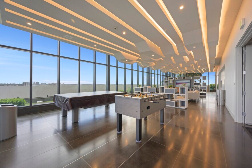 More Photos Of 19790 W Dixie Hwy, Aventura Office For Lease
