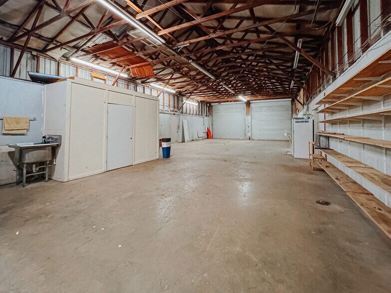 More Photos Of 932 Phife Rd, Corsicana Warehouse For Sale