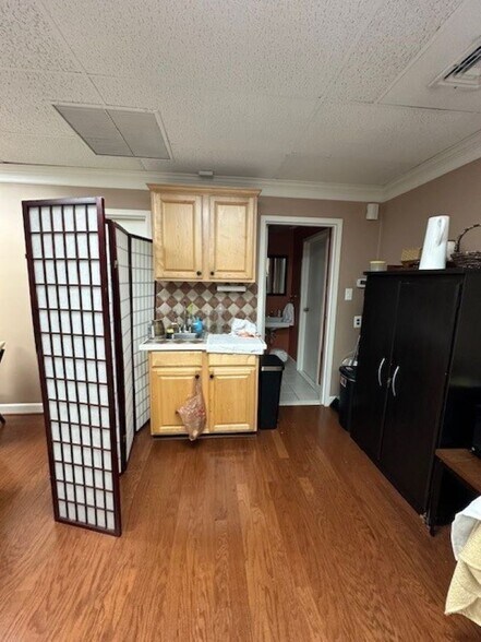 More Photos Of 3921-3951 University Dr, Fairfax Office For Lease