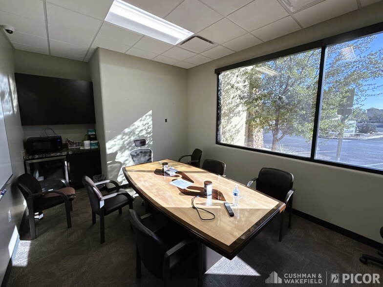 More Photos Of 90 W River Rd, Tucson Freestanding For Lease