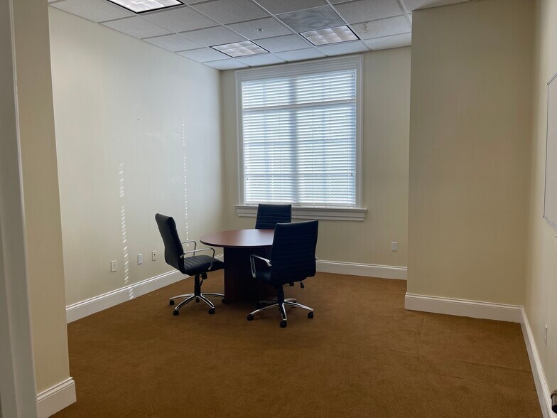 More Photos Of 1185 Immokalee Rd, Naples Office For Lease