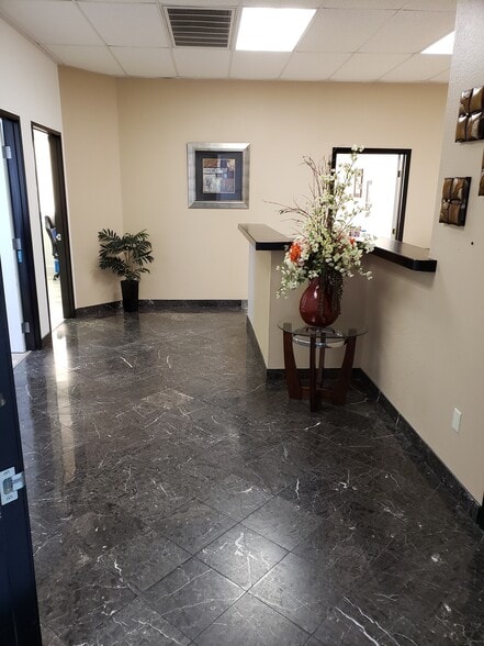 More Photos Of 8867 W Flamingo Rd, Las Vegas Office For Sale