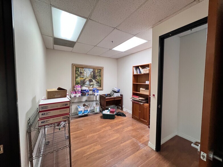 More Photos Of 1046 Calle Recodo, San Clemente Research And Development For Sale