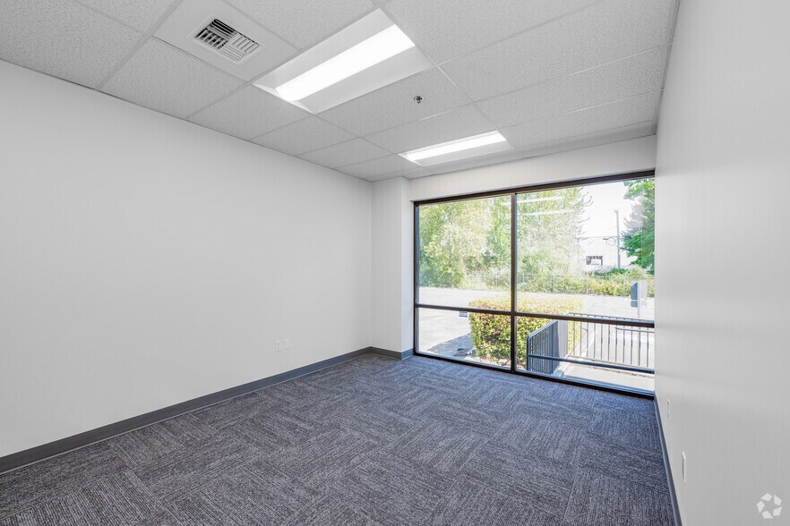 More Photos Of 8226 S 208th St, Kent Unknown For Lease