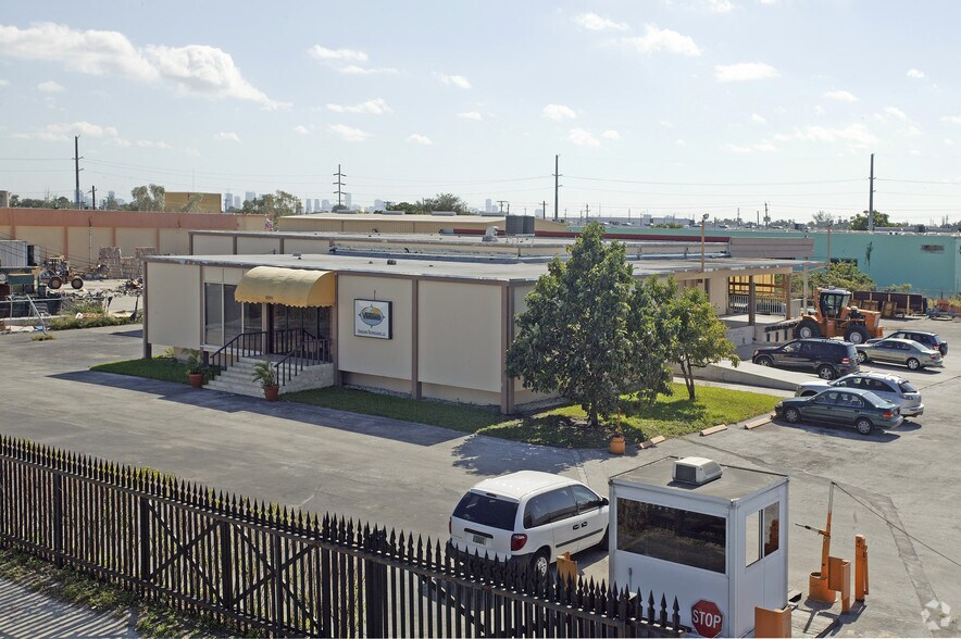 More Photos Of 3570 NW 62nd St, Miami Warehouse For Lease