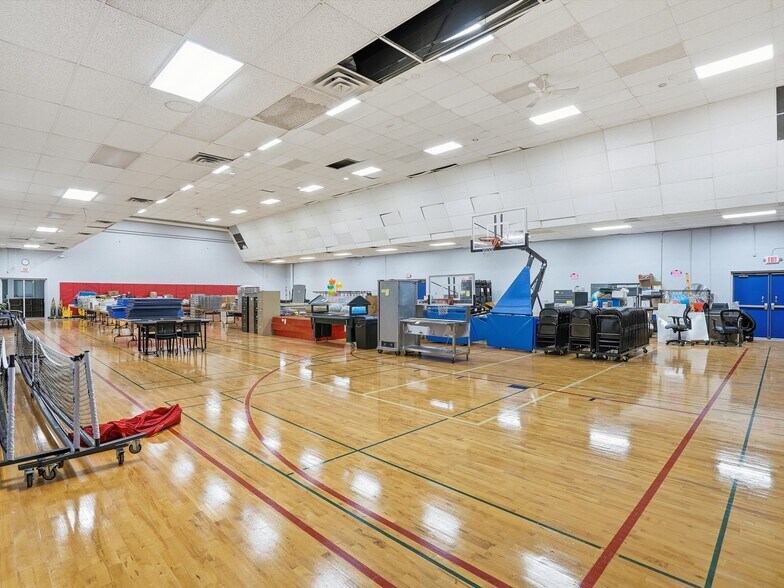 More Photos Of 5640 Williams Lake Rd, Waterford Township Light Manufacturing For Sale