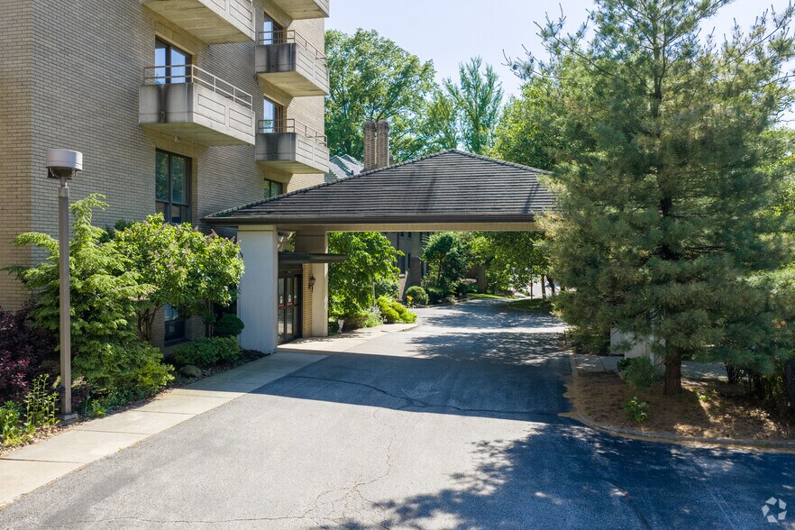 More Photos Of 39 N Portage Path, Akron Shelter For Sale