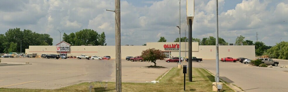 Primary Photo Of 1755 Wright Ave, Alma Health Club For Lease