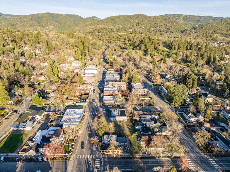 More Photos Of 205 E California St, Jacksonville General Retail For Sale