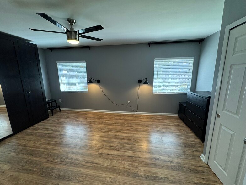 More Photos Of 2423 W Campbell Ave, Phoenix Warehouse For Lease