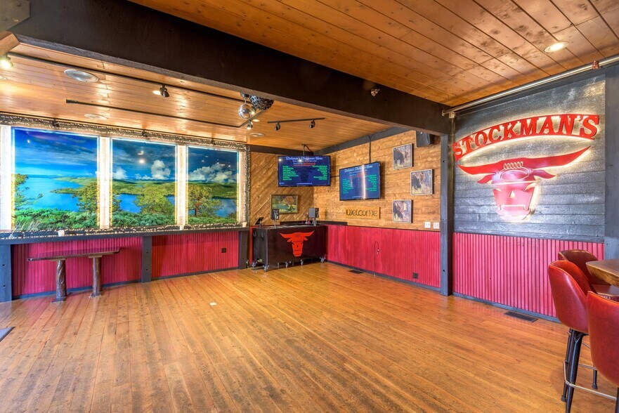 More Photos Of 117 Pine St, Pinedale Restaurant For Sale