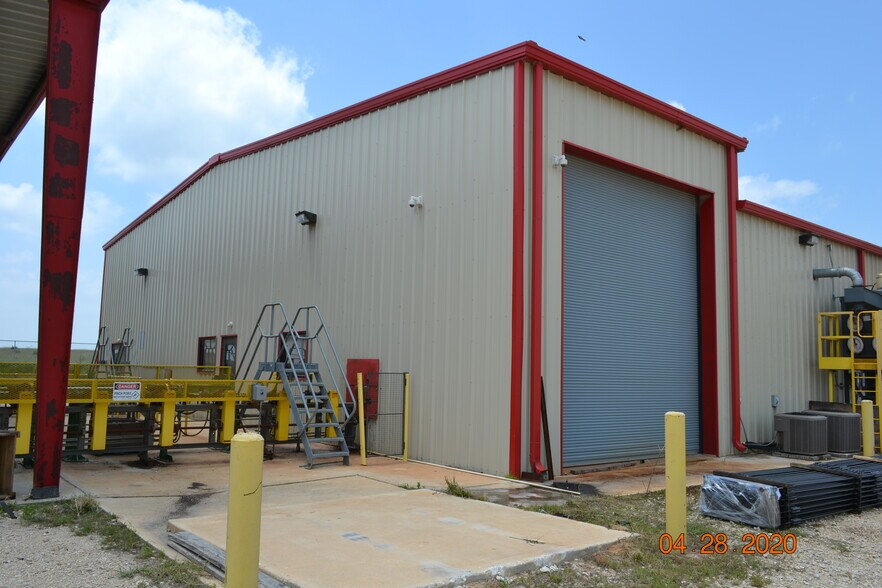 More Photos Of 4612 CR 430, Pleasanton Warehouse For Lease