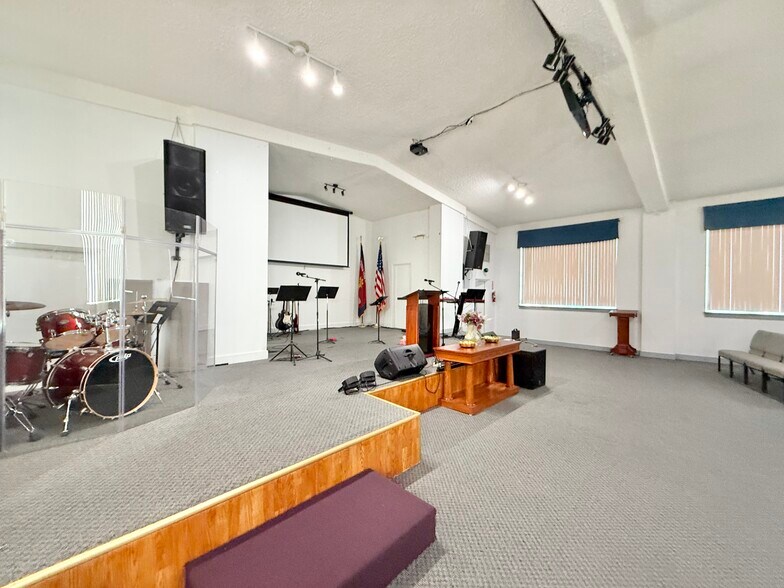 More Photos Of 303 W Clark St, Pasco Religious Facility For Sale