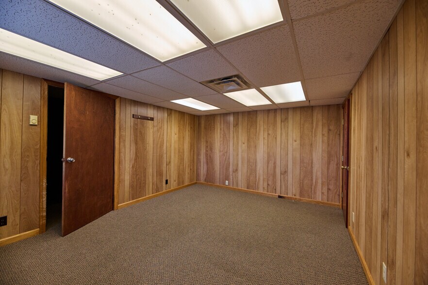 More Photos Of 7464 Sharon Mercer Rd, Mercer General Retail For Sale