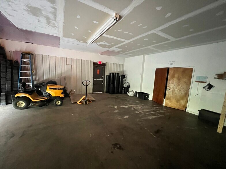 More Photos Of 1100 Industrial Blvd, Albion Manufacturing For Sale