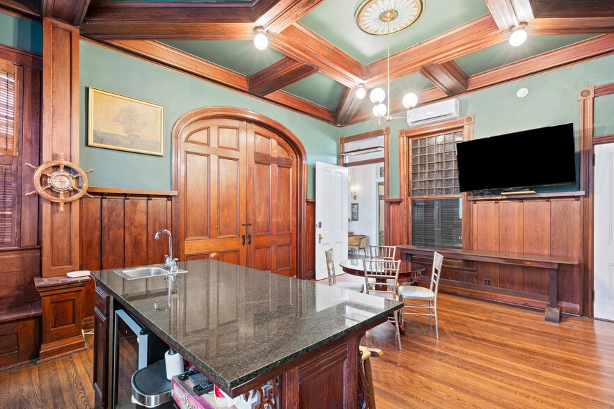 More Photos Of 1103 33rd St, Galveston Hotel For Sale