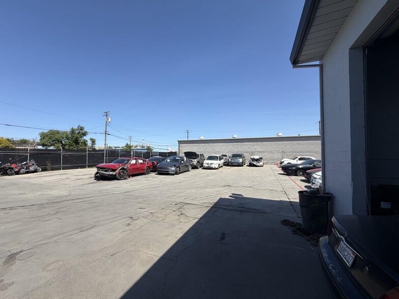 More Photos Of 1336-1340 Dixieanne Ave, Sacramento Warehouse For Sale