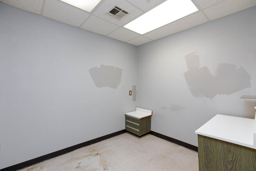 More Photos Of 872 E Sahara Ave, Las Vegas Medical For Lease