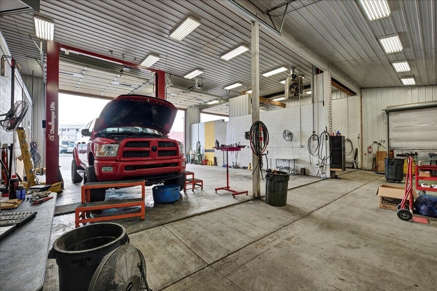 More Photos Of 133 W Blue Lick Rd, Shepherdsville Auto Repair For Sale
