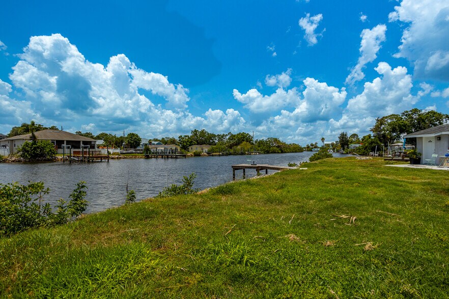 More Photos Of 8820 Rocky Creek Dr, Tampa Apartments For Sale