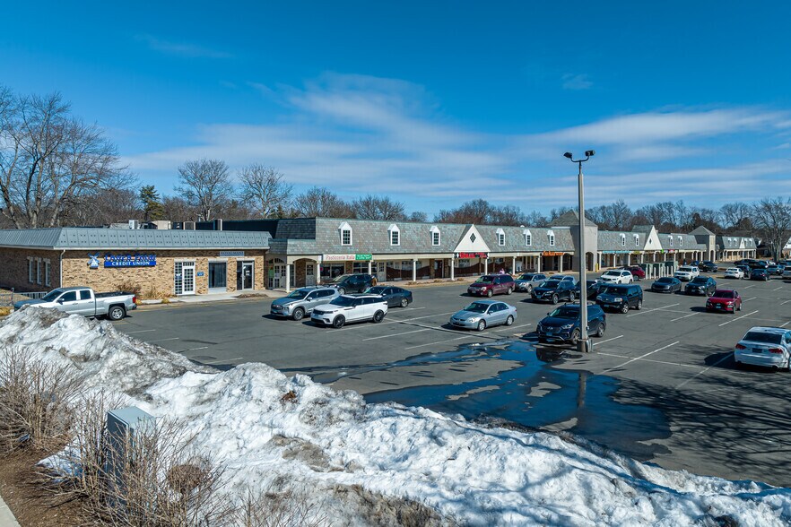 More Photos Of 836 Park Ave, Bloomfield General Retail For Lease