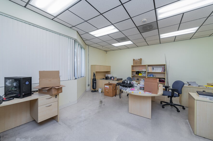 More Photos Of 380-384 Clinton St, Costa Mesa Manufacturing For Lease