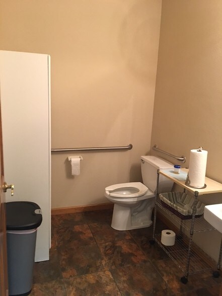 More Photos Of 115 Lincoln Place Ct, Belleville Medical For Sale