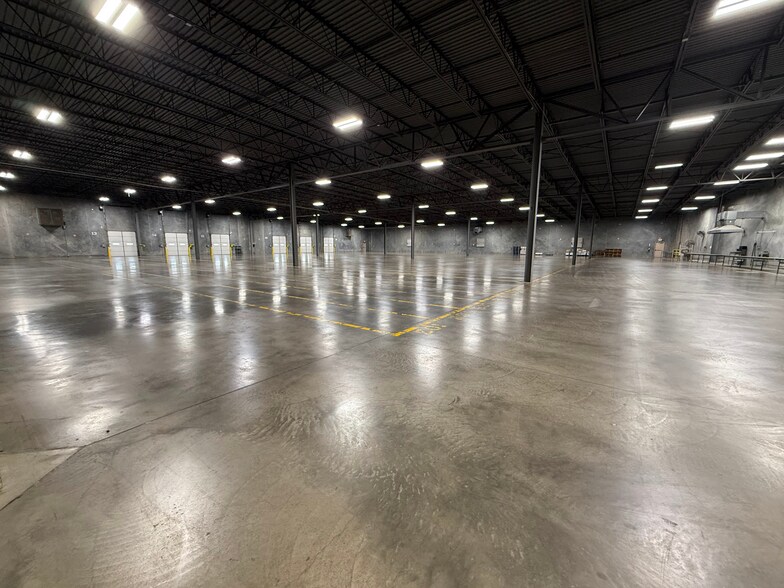 More Photos Of 241 Commercial Park Cir, Calera Distribution For Sale