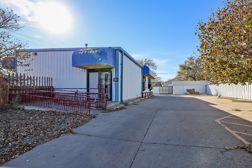 More Photos Of 4001 River Rd, Amarillo Convenience Store For Lease