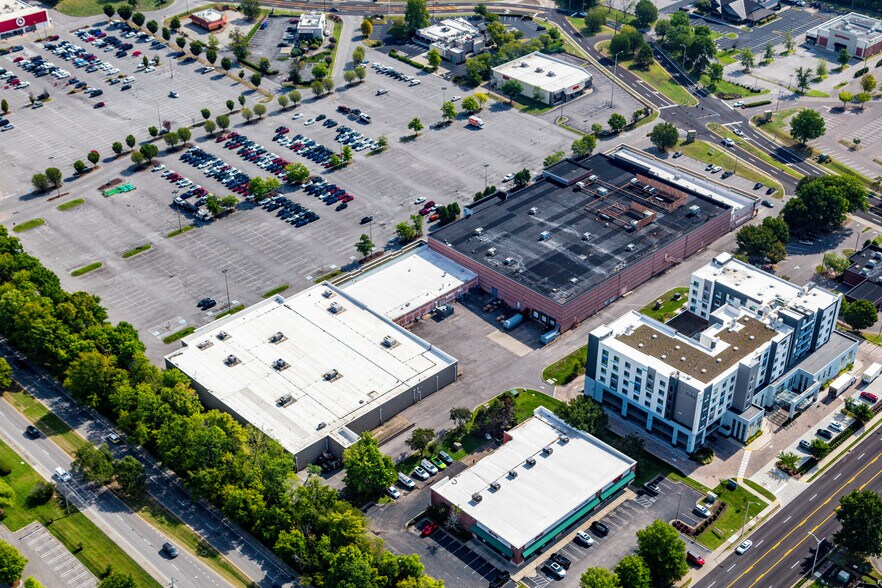More Photos Of 1745 Galleria blvd, Franklin Storefront For Sale