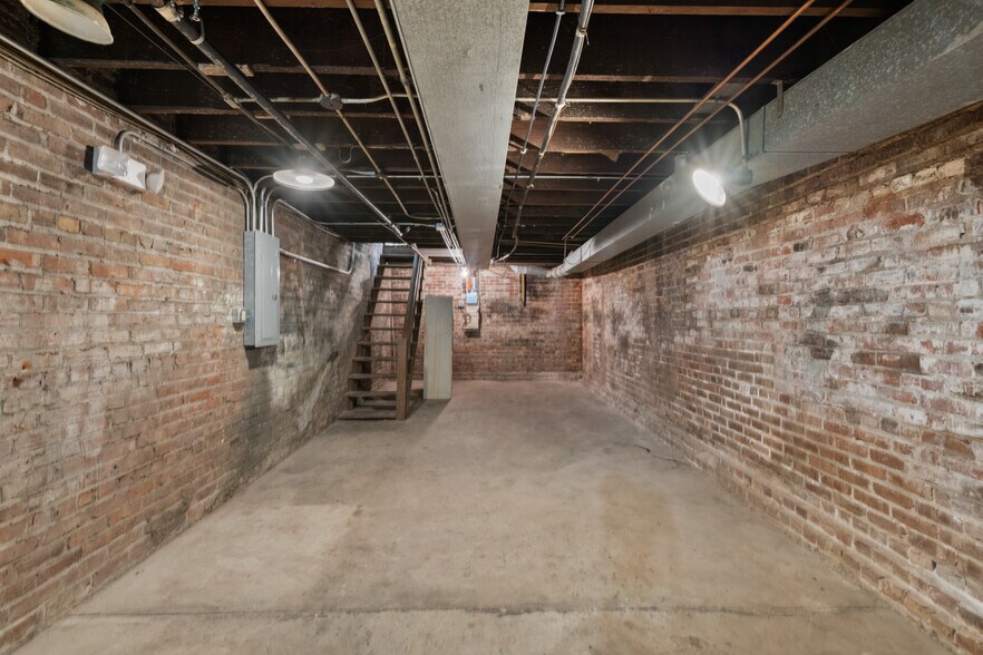 More Photos Of 2319 Vinton St, Omaha Office Residential For Sale