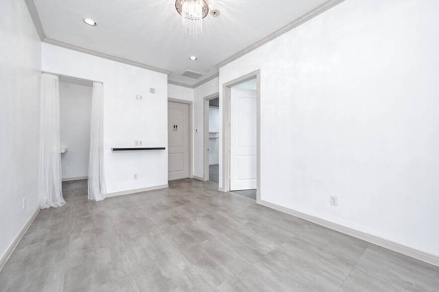 More Photos Of 12830 Willow Centre Dr, Houston Medical For Sale