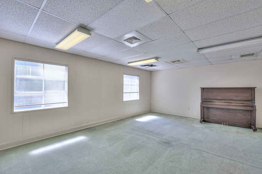 More Photos Of 228 S Military Ave, Lawrenceburg Religious Facility For Sale