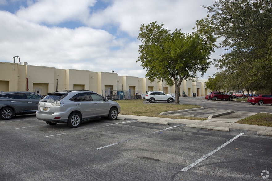 More Photos Of 14690-14710 Tamiami Trl N, Naples Unknown For Lease