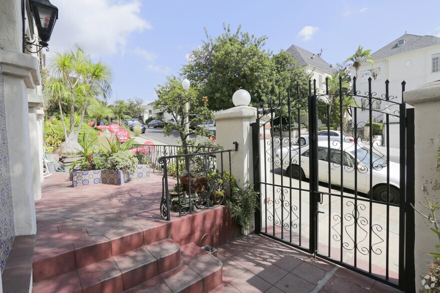 More Photos Of 1939 N Kenmore Ave, Los Angeles Apartments For Sale