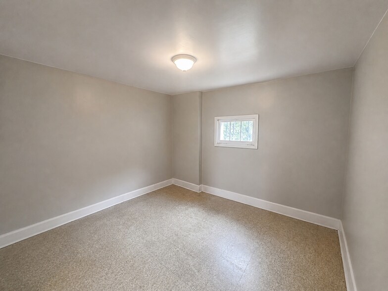 More Photos Of 508 S Broadway, Baltimore Storefront Retail Office For Lease