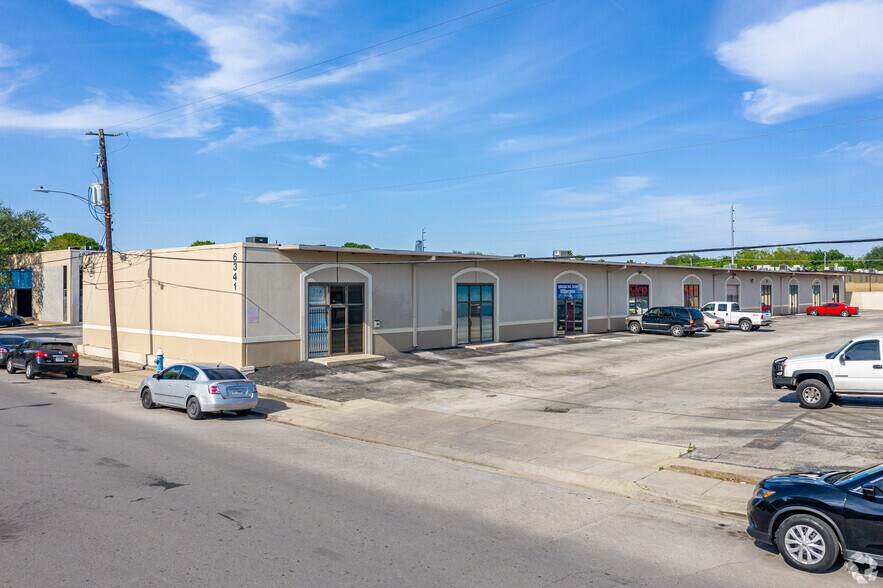More Photos Of 6301-6335 Ashcroft Dr, Houston Showroom For Lease