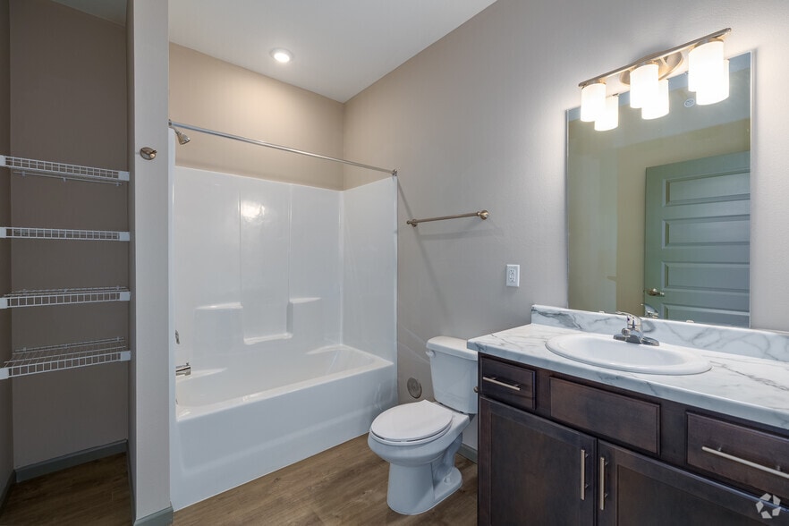 More Photos Of 106 E Greenbriar Dr, Nixa Apartments For Sale