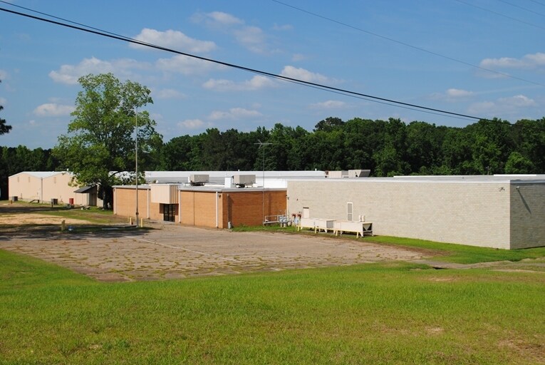 More Photos Of 1024 Highpoint Rd, Summit Distribution For Sale