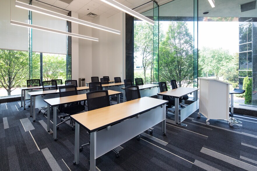 More Photos Of 400 Interstate N Pky SE, Atlanta Office For Lease